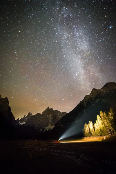 Milky way in val Fiscalina — Stock Photo, Image