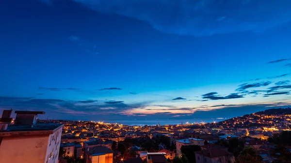 Pôr do sol na cidade de Trieste — Fotografia de Stock