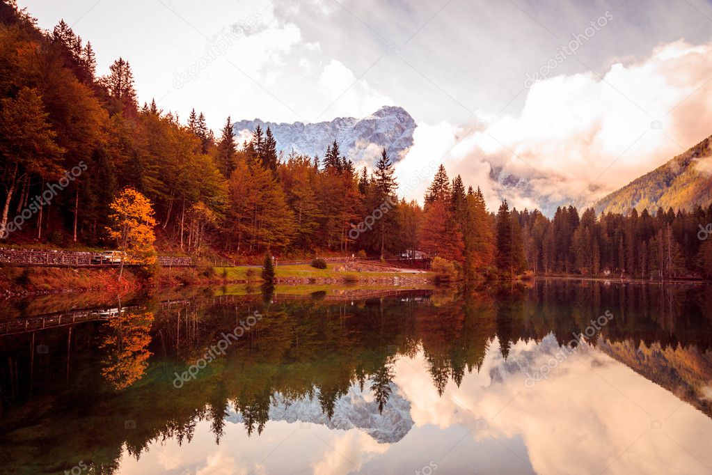 Autumn morning at the alpine lake