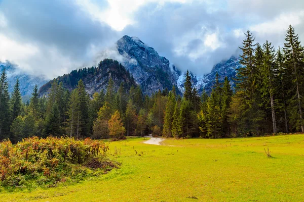 Manhã de outono nos alpes — Fotografia de Stock