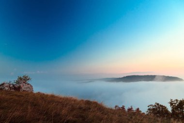 Val Rosandra sisli sonbahar akşam