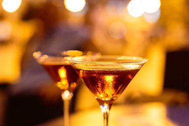 Martini cam bir tablo