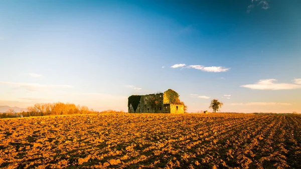 Opuštěná farma na venkově — Stock fotografie