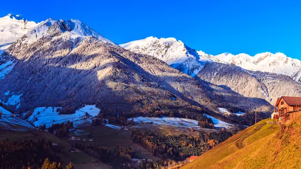 Alp Vadisi sonbahar günbatımı — Stok fotoğraf
