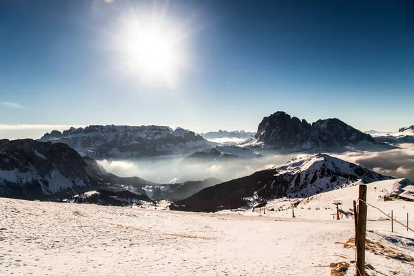 Italské Dolomiti připraven na lyžařskou sezonu — Stock fotografie