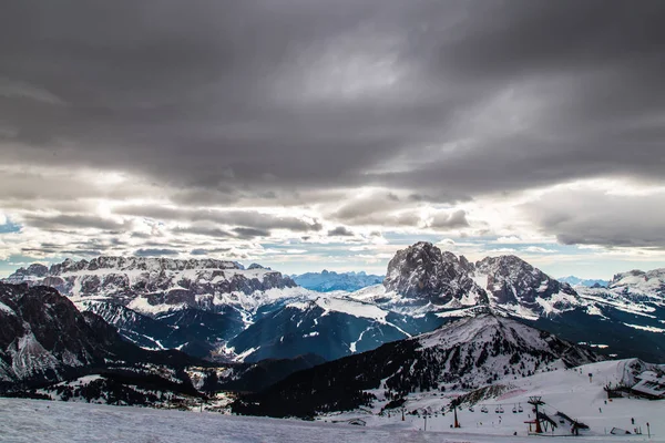 Італійський Dolomiti готова лижного сезону — стокове фото