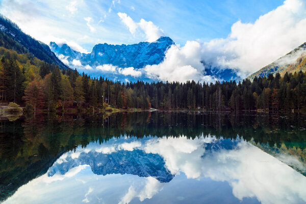 Autumn morning at the alpine lake