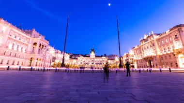 Noel zamanı sırasında Trieste Meydanı