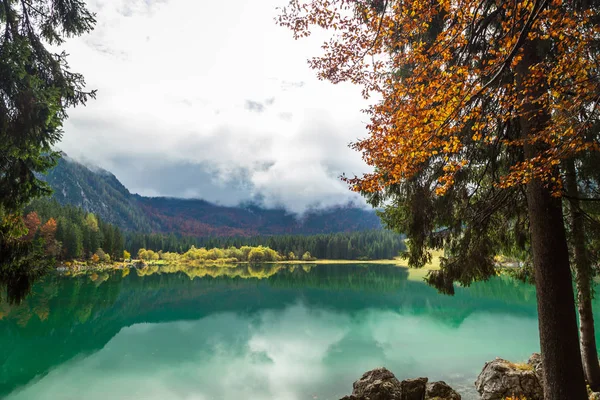 Herfst ochtend in de Alpen — Stockfoto