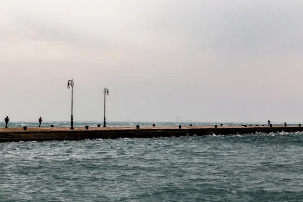 Windiger Nachmittag auf der Seebrücke — Stockfoto