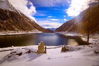 İtalyan Alpleri'nde Neves Gölü