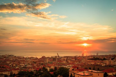 Trieste şehir on Sunset