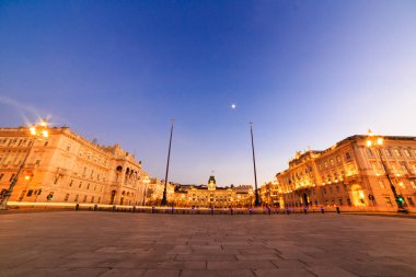 Noel zamanı sırasında Trieste Meydanı