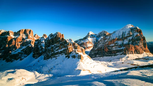 Dolomiti italiano listo para la temporada de esquí — Foto de Stock