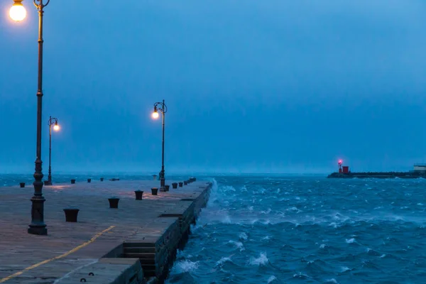 Windy afternoon on the pier — Stock Photo, Image