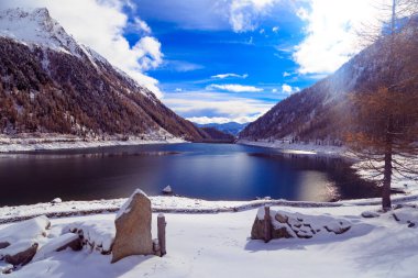 İtalyan Alpleri'nde Neves Gölü