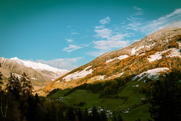 Tramonto colorato nella Valle Aurina — Foto Stock