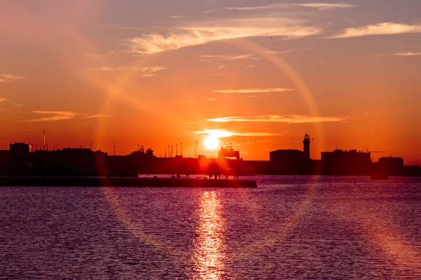 Puesta de sol frente a la ciudad de Trieste — Foto de Stock