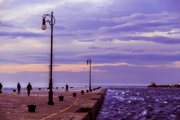 Trieste şehir rüzgarlı gün — Stok fotoğraf