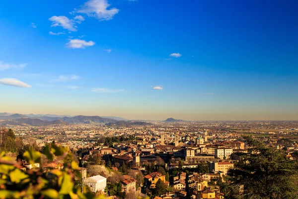 Puesta de sol colorida en Bérgamo — Foto de Stock