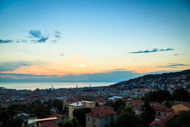 Trieste şehir on Sunset