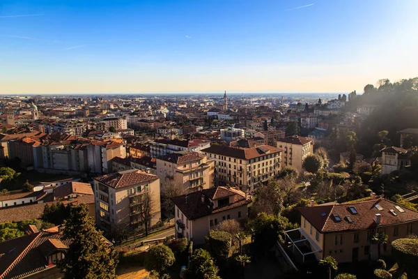 Tramonto colorato a Bergamo — Foto Stock