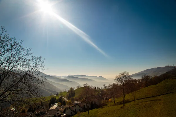 Arriva la primavera nella valle — Foto Stock