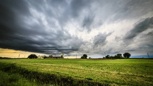 Sturm über den Feldern — Stockfoto