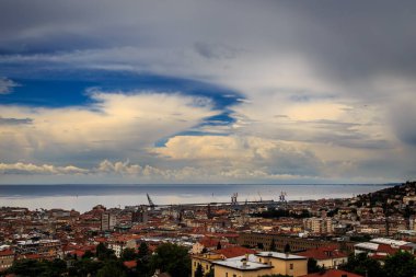 Trieste şehir üzerinde fırtına