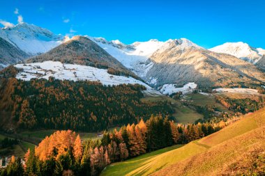 Valle Aurina içinde renkli günbatımı