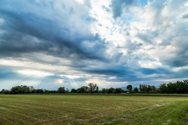 Alanları üzerinde bahar fırtına
