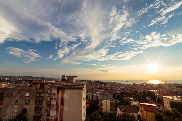 Trieste şehir on Sunset — Stok fotoğraf