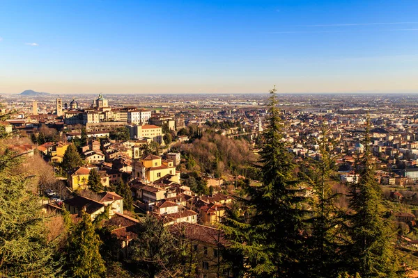 Puesta de sol colorida en Bérgamo — Foto de Stock