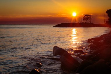 Denizde, Trieste günbatımı