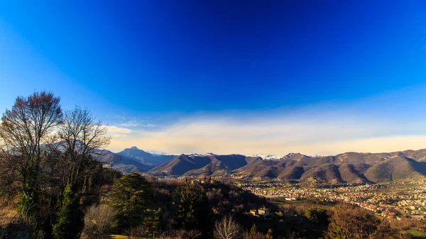 Tramonto colorato a Bergamo — Foto Stock