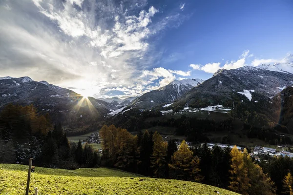 Färgsprakande solnedgång i Valle Aurina — Stockfoto