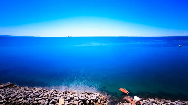 Hari musim panas di pantai di teluk Trieste — Stok Foto
