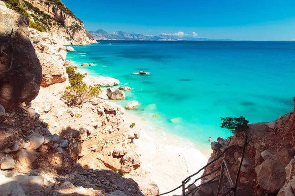 Italské pobřeží v letní den — Stock fotografie