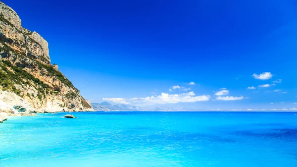 Playa italiana en un día de verano — Foto de Stock