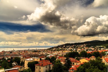 Trieste şehir üzerinde fırtına