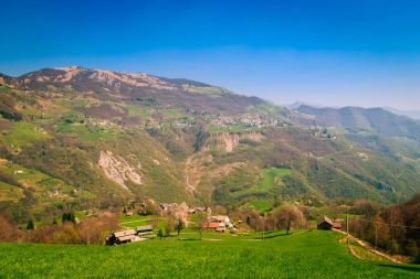 Bahar vadide geliyor