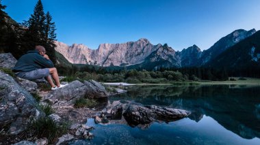 Fusine, İtalya'nın göl günbatımı