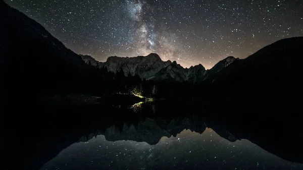 Fusine, İtalya'nın göl günbatımı