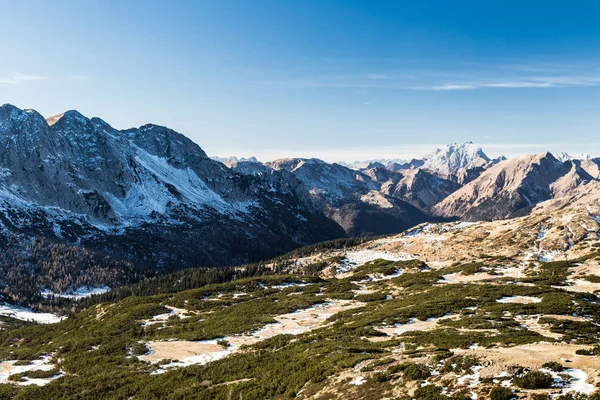 Зимний день в итальянских Альпах — стоковое фото