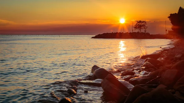 Denizde, Trieste günbatımı