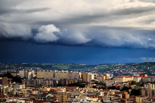 Trieste şehir üzerinde fırtına — Stok fotoğraf