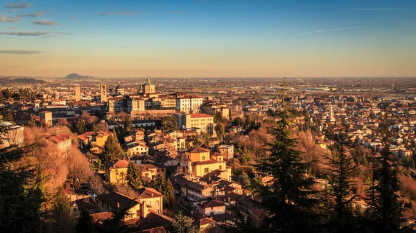 Colorful sunset in Bergamo — Stock Photo, Image