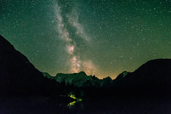 Milky way at the lake of Fusine, Italy — Stock Photo, Image
