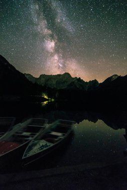 Samanyolu göle Fusine, İtalya