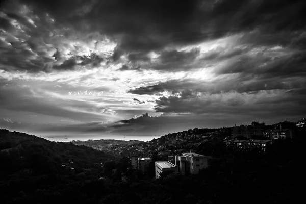 Storm över staden Trieste — Stockfoto